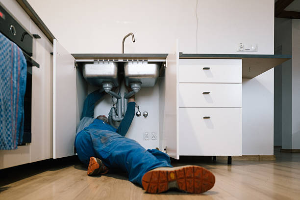 Professional Leak Detection technician working in Elizabeth, IN